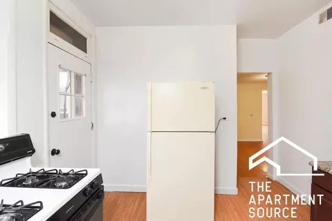 4811 W Warwick Ave #2W, Chicago, IL 60641
