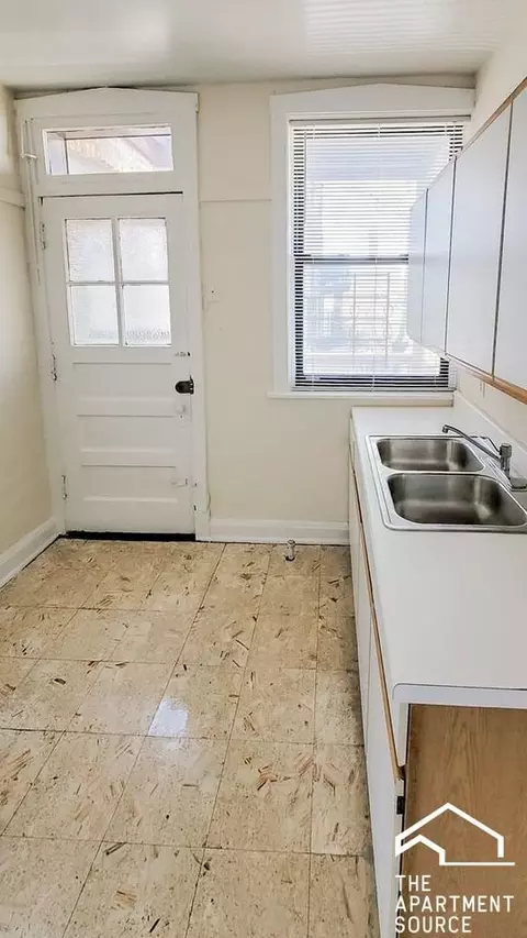 2884 N Clark St #3, Chicago, IL 60657