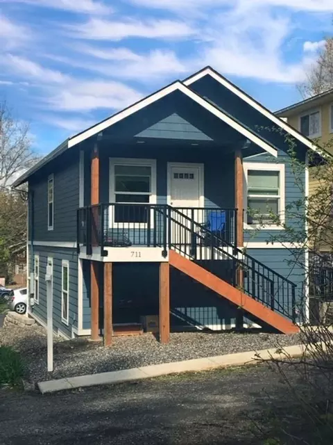 711 E Laurel St, Bellingham, WA 98225