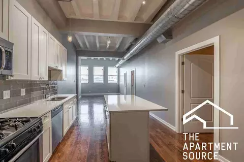 7064 N Clark St #302, Chicago, IL 60626