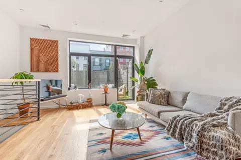 lafayette ave, New York, NY 11221