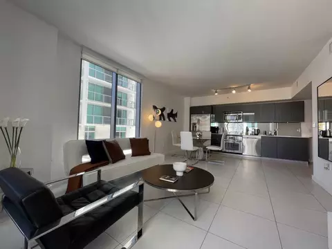 biscayne boulevard way, Miami, FL 33131