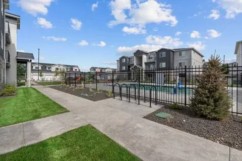 597 N Maple Grove Rd, Boise, ID 83704