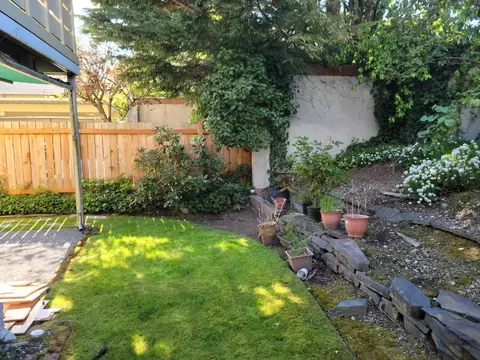 14120 NE 7th Pl #3, Bellevue, WA 98007