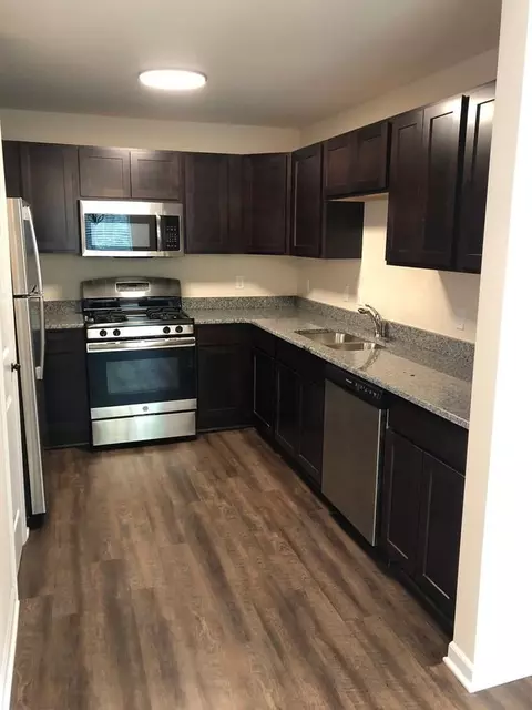 8221 Promenade Cir, Utica, MI 48316
