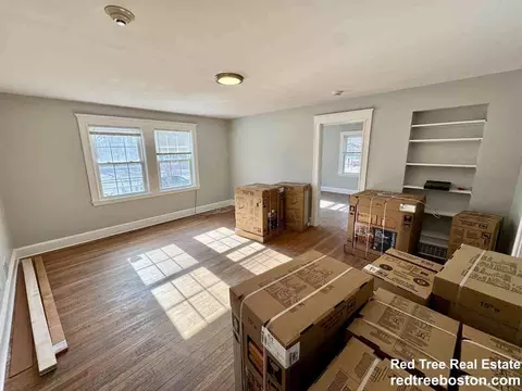 4907 Washington St #1L, West Roxbury, MA 02132