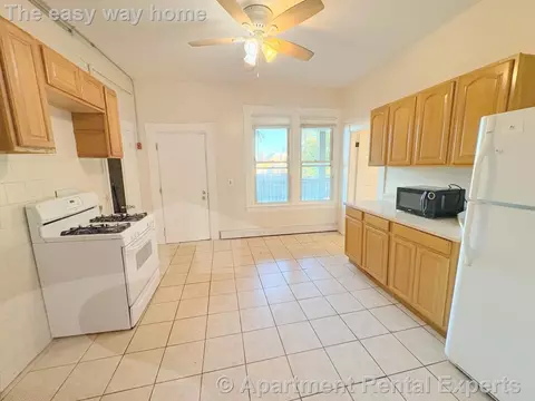 90 Norfolk St #8, Cambridge, MA 02139