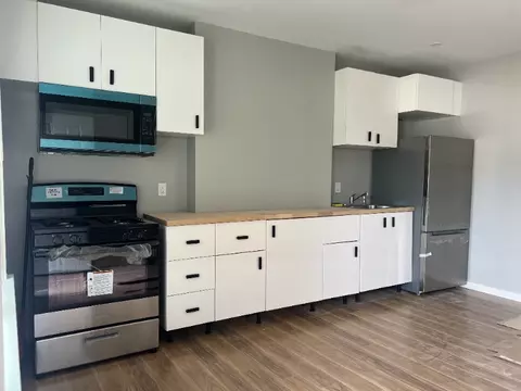 7733 Holly St, Oakland, CA 94621