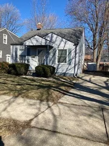27710 Larchmont St, Saint Clair Shores, MI 48081