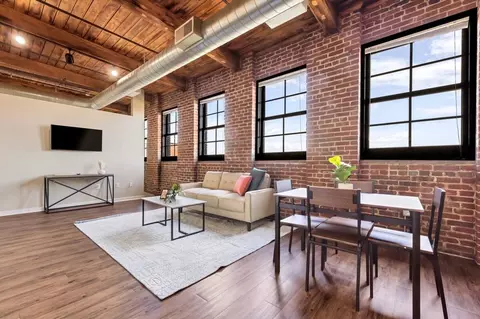 mackay pl, Saint Louis, MO 63104