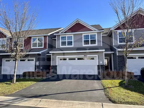 8807 Granite Cir, Woodbury, MN 55129