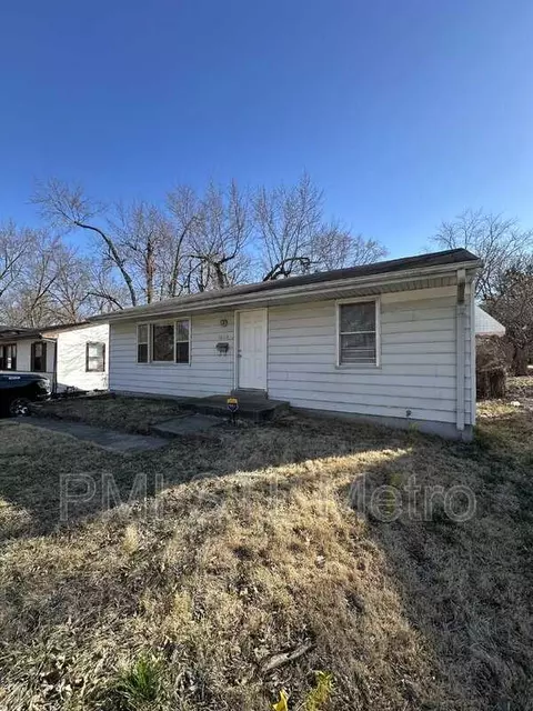 10118 Duke Dr, Castle Point, MO 63136