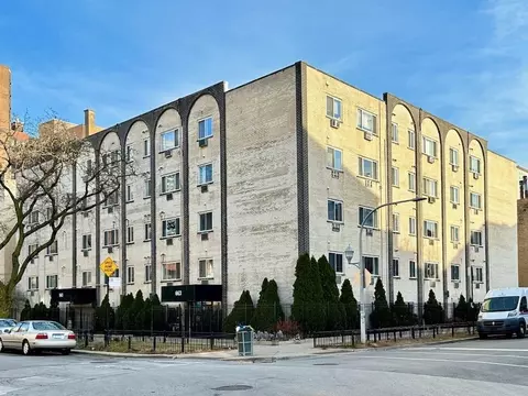 663 W Grace St #413, Chicago, IL 60613