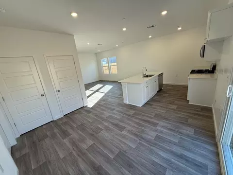 6102 E Giavanna Ave #NA, Fresno, CA 93727