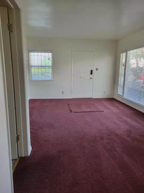 520 E Hyde Park Pl, Inglewood, CA 90302