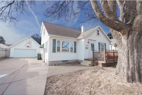 2303 Main St, Cedar Falls, IA 50613