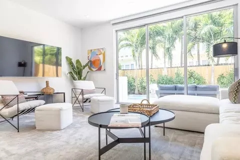 elizabeth st, Miami, FL 33133