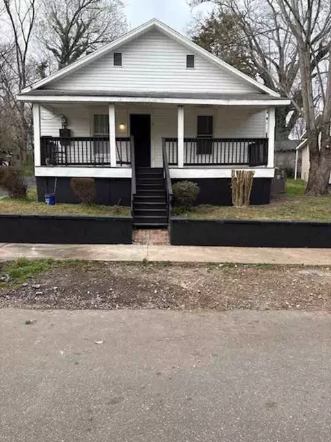 221 E Bell St, Statesville, NC 28677