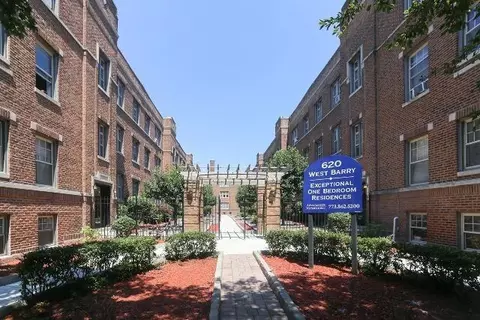 624 W Barry Ave #2W, Chicago, IL 60657