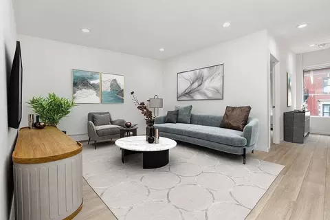 369 W 36th St #4W, New York, NY 10018