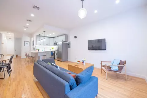 tompkins ave, New York, NY 11206