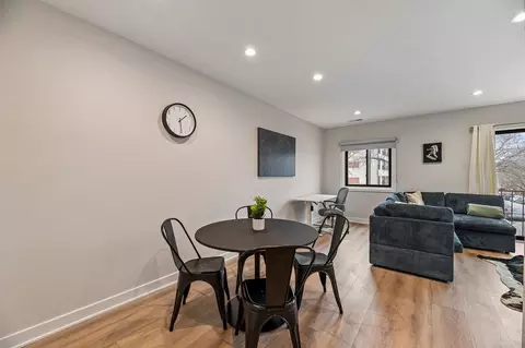 w touhy ave, Chicago, IL 60626