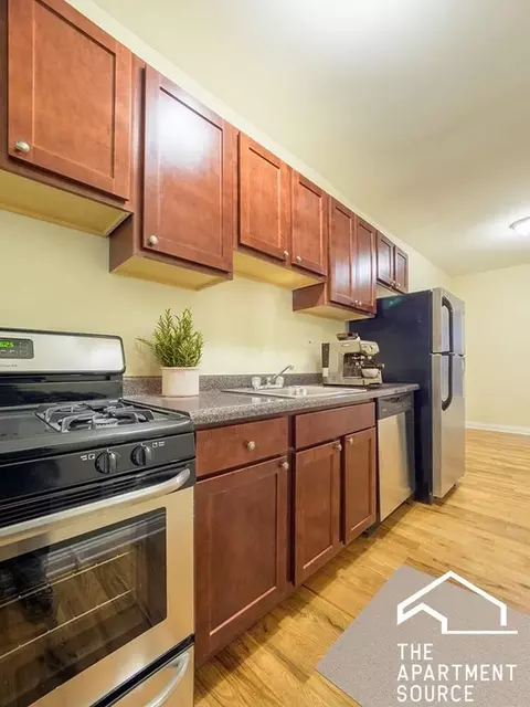 w barry ave, Chicago, IL 60657