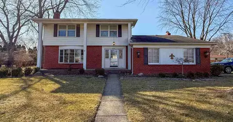 2710 Pendleton Dr, Bloomfield Hills, MI 48304