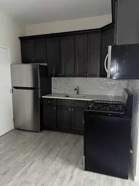 386 Walnut St #2F, Newark, NJ 07105