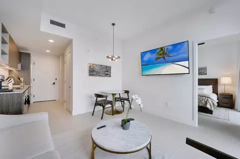 ne 5th st, Miami, FL 33132