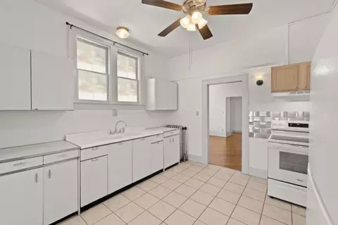 605 W 3rd St, Muscatine, IA 52761