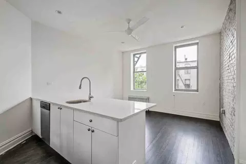 greenpoint ave, New York, NY 11222