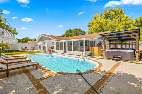 del prado dr e, Largo, FL 33774 photo 7