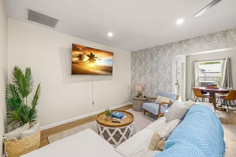 del prado dr e, Largo, FL 33774