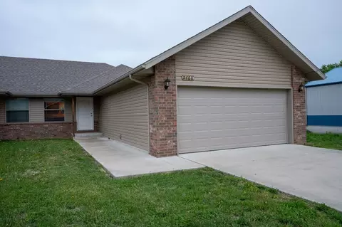 5468 S Main St, Battlefield, MO 65619