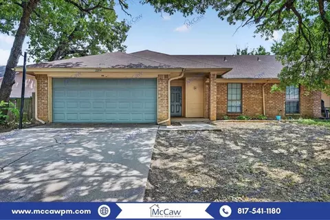2204 Oak Hill Dr, Arlington, TX 76006