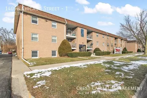 1407 Chicago St #1, Valparaiso, IN 46383