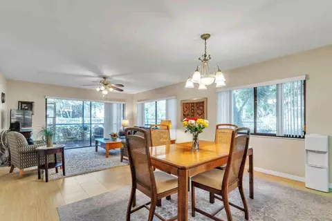 700 Starkey Rd #1114, Largo, FL 33771