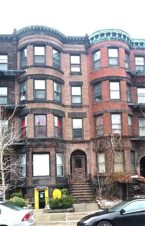 850 Beacon St, Boston, MA 02215