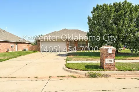 629 E Linden Ln, Mustang, OK 73064