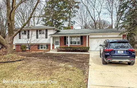 5604 Haymeadow Dr, West Bloomfield, MI 48322