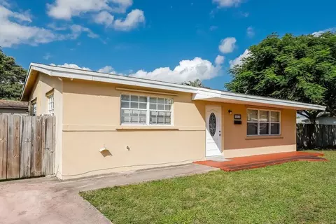 1810 De Soto Dr, Miramar, FL 33023