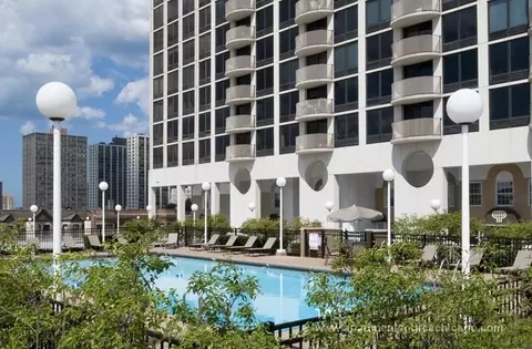 4334 N Hazel St #1204, Chicago, IL 60613