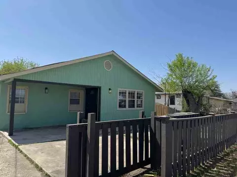 610 Fenfield Ave #A, San Antonio, TX 78211