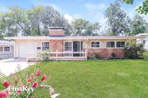445 Ridge Dr, Florissant, MO 63033