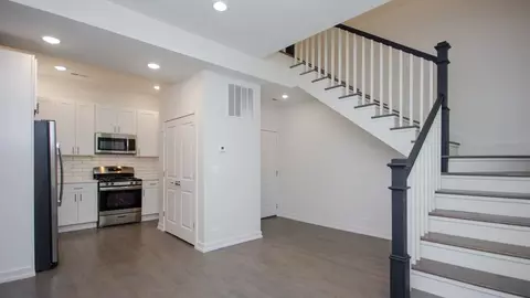 1008 W 18th St, Chicago, IL 60608