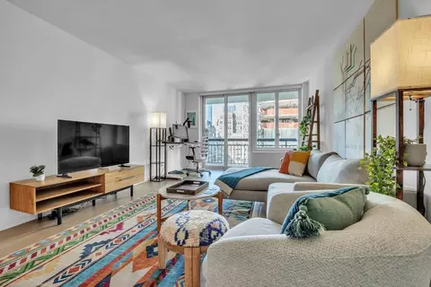 w 37th st, New York, NY 10018
