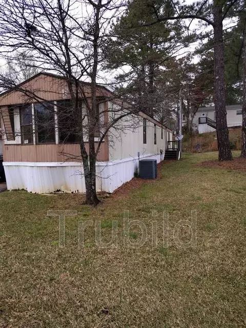 28 Club Cir, Ellenwood, GA 30294
