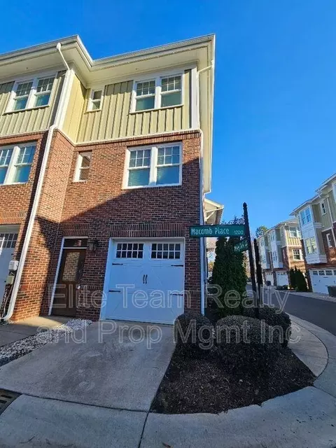 1202 Macomb Pl, Charlotte, NC 28208