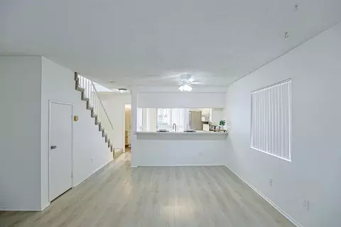 290 Victoria St #F8, Costa Mesa, CA 92627